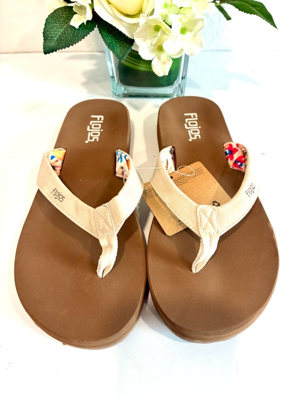 NWT Flojos flip flops sandals size 8
